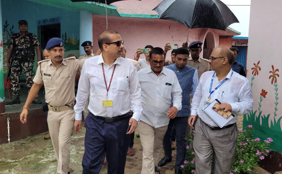 गिद्धौर में स्कूलों की हालत देख बिफरे केके पाठक, कई शिक्षकों का किया वेतन बंद
