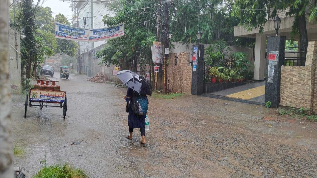 बिहार में मानसून कमजोर, कई जिलों में ठनका को लेकर अलर्ट, जानें आपके जिले में कब होगी बारिश..