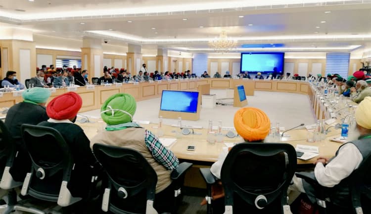 Kisan Andolan : आखिर कौन नहीं चाहता सरकार और किसानों के बीच बनें बात ? महत्वपूर्ण बैठक रद्द