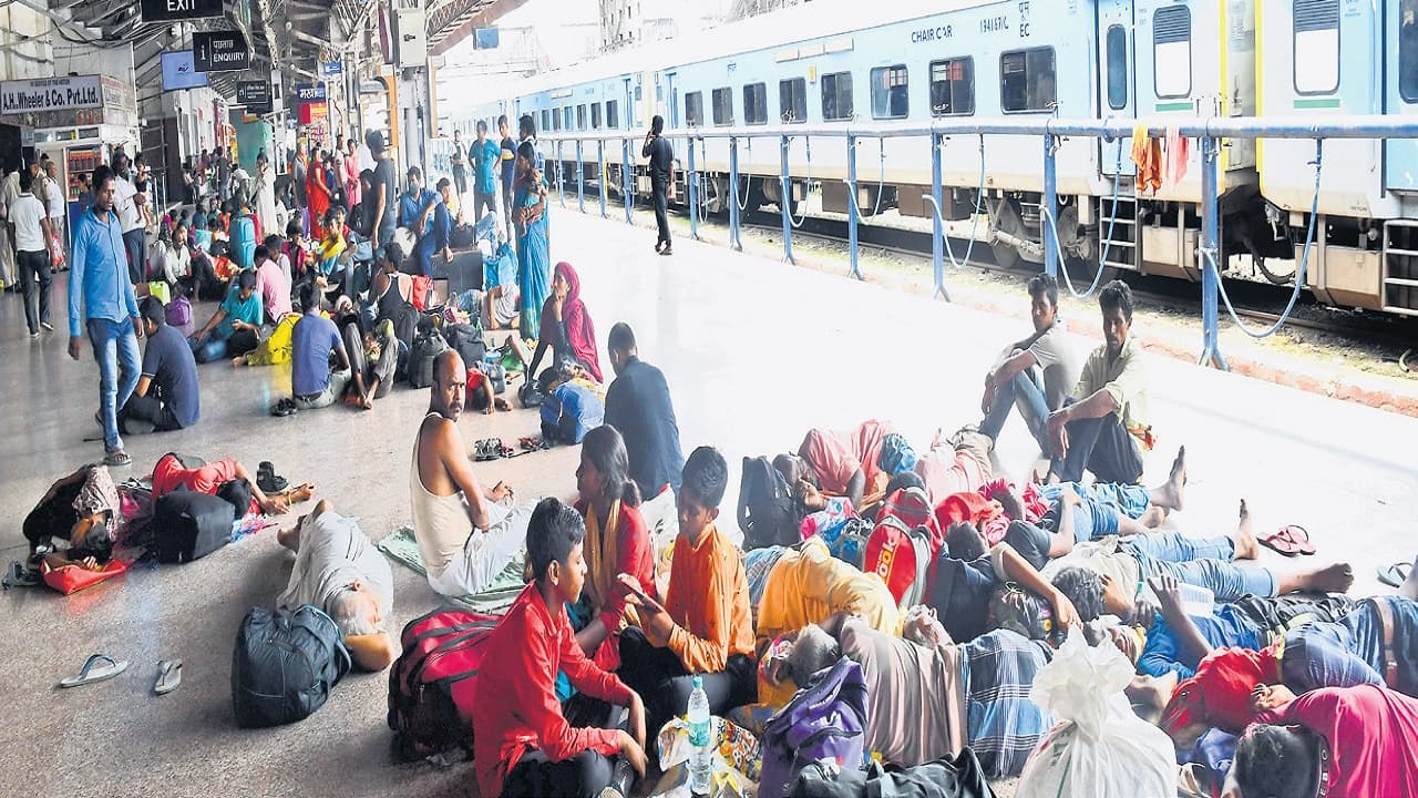 IRCTC: इस रूट में नॉन इंटरलॉकिंग से जनसाधारण सहित 21 ट्रेनें रद्द, कई के मार्ग बदले, जानें Details