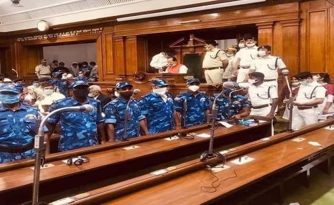 Bihar Assembly: विधानसभा में विधायकों की पिटाई के खिलाफ माले ने निकाला धिक्कार मार्च