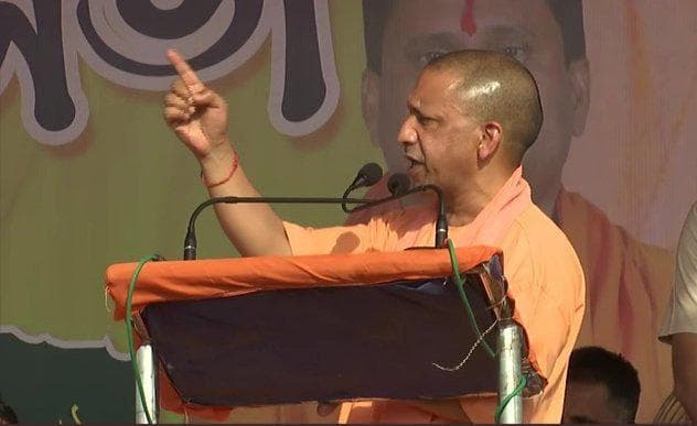 Bengal Chunav 2021: आदित्यनाथ के रोड शो में समर्थकों का हुजूम, भीड़ देख बोले योगी 'दो मई दीदी गई'