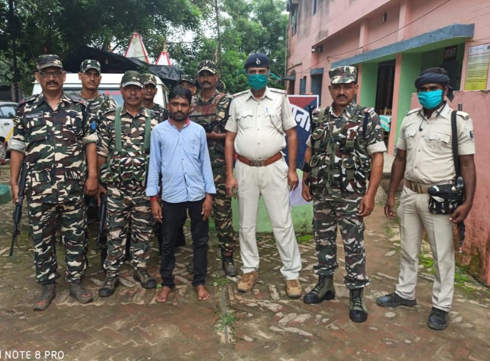 पुलिस और एसएसबी की संयुक्त टीम के हत्थे चढ़ा फरार नक्सली रंजय सिंह, सिमुलतला से हुआ गिरफ्तार