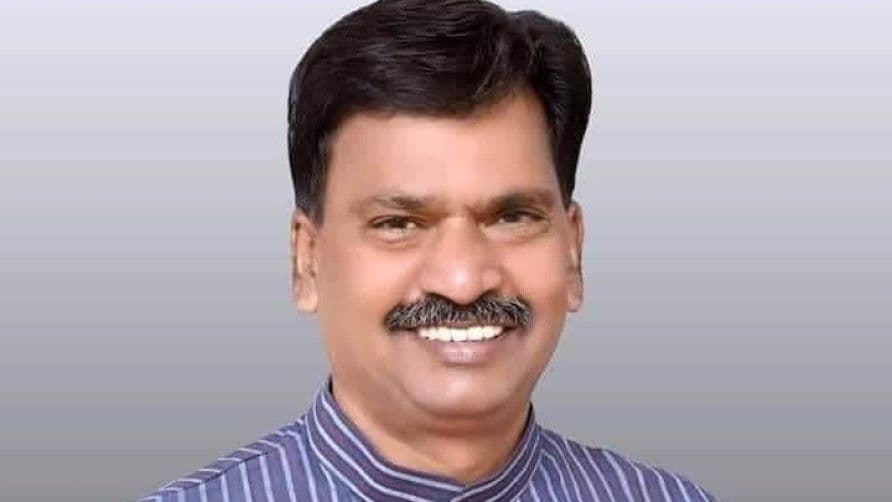 कोरोना प्रबंधन पर अपनी ही पार्टी के नेताओं निशाने पर योगी सरकार, विधायक राकेश राठौर ने कहा…