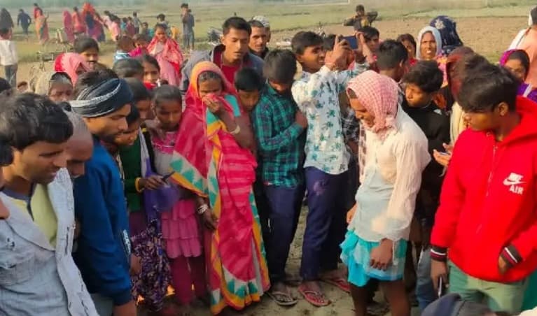 सीतामढ़ी में सनकी पिता ने चाकू गोदकर दो बच्चों को मार डाला, बच्चों को बचाने आयी मां भी घायल