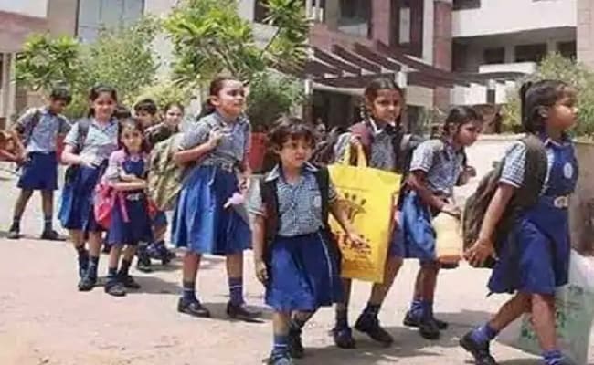 लंबे इंतजार के बाद शुरू हुई नौनिहालों की पाठशाला, कई स्कूलों में रही आधी-अधूरी तैयारी, नहीं बंटे मास्क