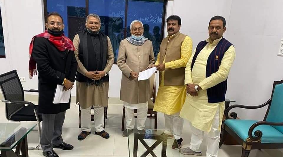 नीतीश कैबिनेट विस्तार से पहले मायावती की पार्टी में बड़ी टूट, एकमात्र बसपा विधायक जेडीयू में शामिल