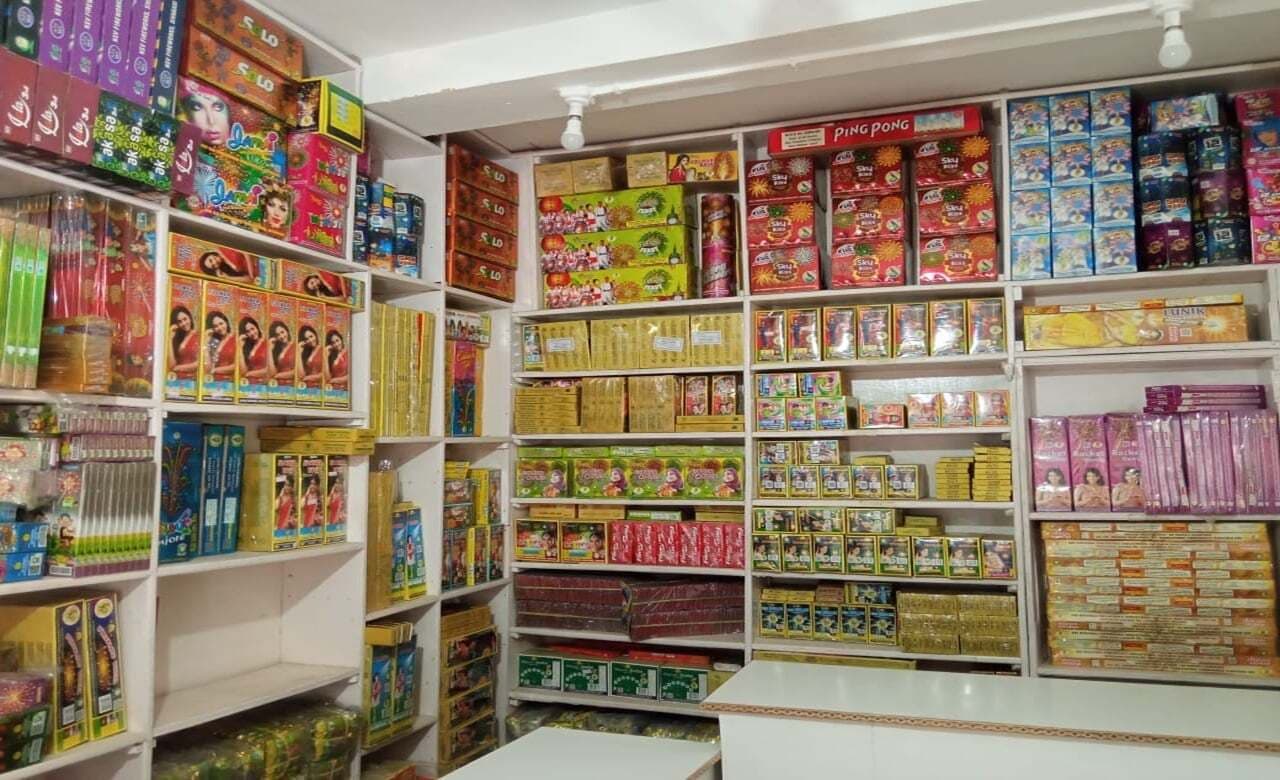 धनबाद और गोविंदपुर के तीन स्थानों पर ही पटाखे बेचने की अनुमति, अवैध बिक्री पर होगी कार्रवाई