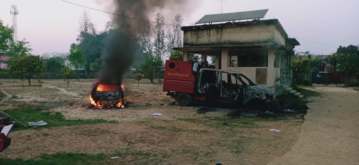 Bihar : बेतिया में पुलिस की पिटाई से डीजे वाले ड्राइवर की मौत, लोगों ने थाना फूंका, फायरिंग, तनाव