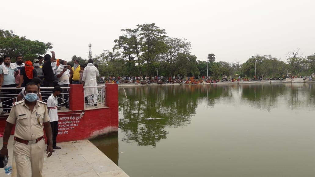 गंगा की तेज धार में बह गये तीन युवक, SDRF की टीम युवकों की तलाश में जुटी, कच्ची तालाब में नहाने के दौरान किशोर डूबा