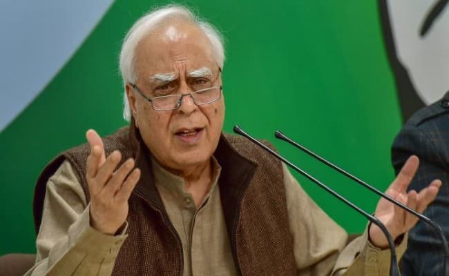 Delhi Violence : ‘आप गायों की रक्षा के लिए कुछ भी कर सकते हैं किंतु मनुष्यों के लिए नहीं’ दिल्ली हिंसा पर कपिल सिब्बल