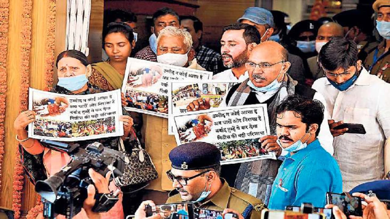 तेजप्रताप ने बिहार उपचुनाव को लेकर की भविष्यवाणी, बोले- नहीं खिलेगा कमाल, केंद्र में भी महागठबंधन सरकार