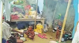 Flood in Bihar : तीन दिन सं नहि जड़लै चूल्ही,  फांकि रहल छी बाले-बच्चे चूड़ा-मुरही...बेइंतहा है पीड़ितों का दर्द