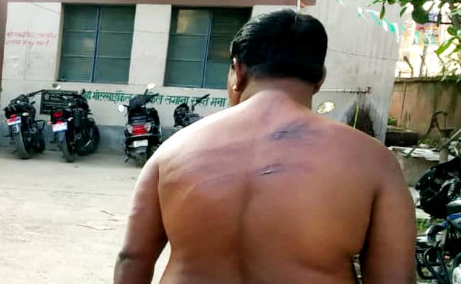 पैसे के लिए खाकी वर्दी में जवानों ने युवक की पिटाई की, एसपी ने दिया जांच के आदेश