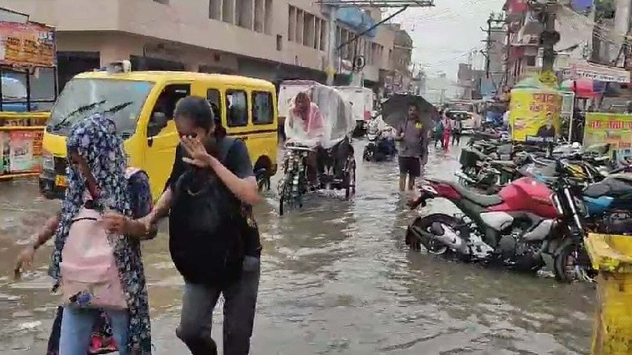 बिहार में बारिश को लेकर चेतावनी, सारण व पश्चिम चंपारण के लिए येलो अलर्ट जारी, जानें अपने शहर का हाल..