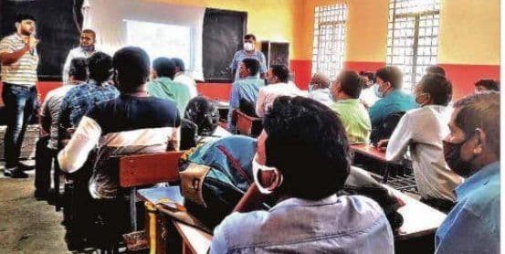 Bengal Election 2021: छठे चरण के मतदान से पहले, चुनावकर्मियों ने प्रशिक्षण के दौरान पोस्टल बैलट के जरिये किया मतदान