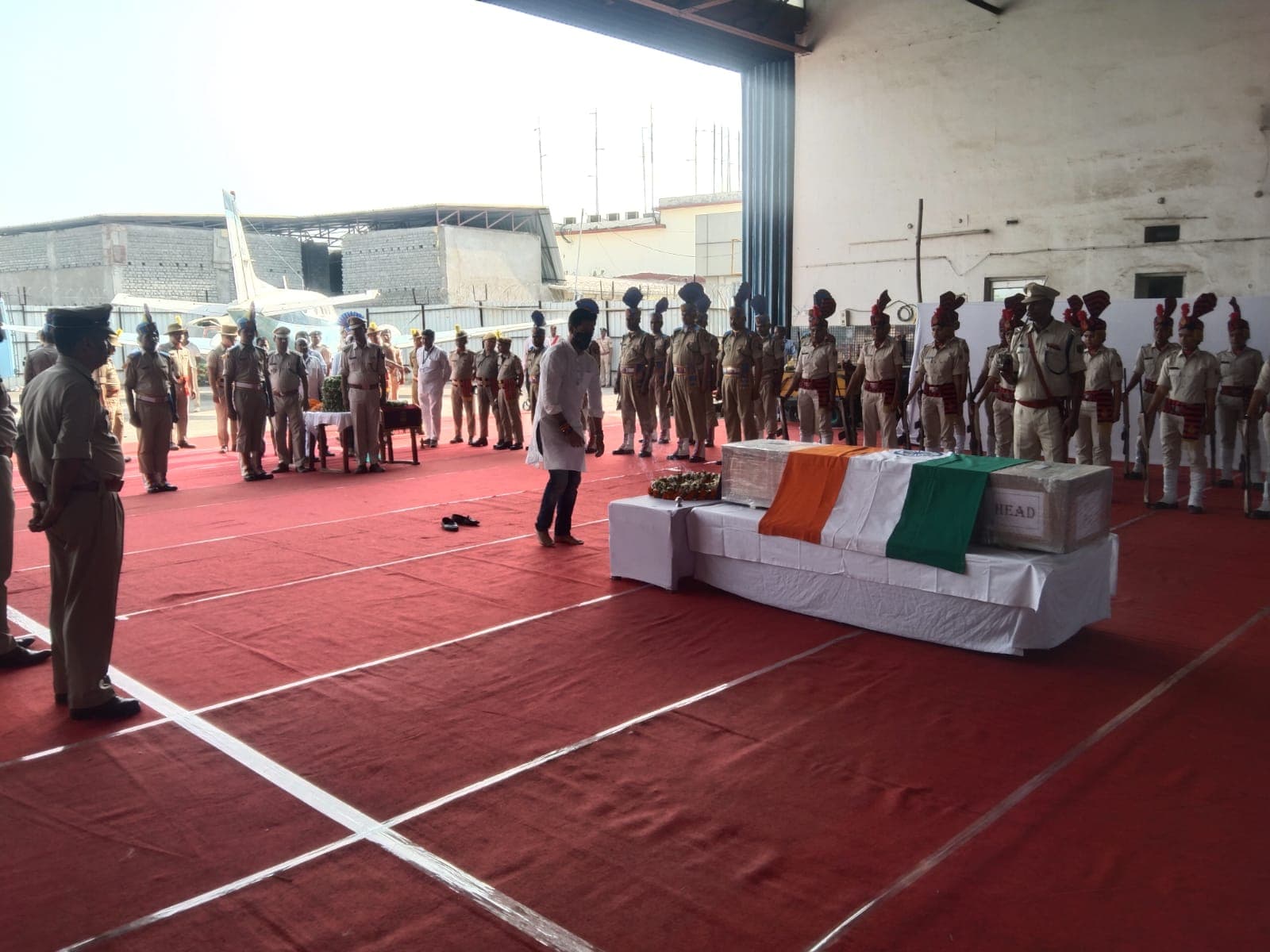 पटना एयरपोर्ट पर पहुंचा शहीद विशाल का पार्थिव शरीर, श्रद्धांजलि देने पहुंचे सम्राट चौधरी और चिराग पासवान