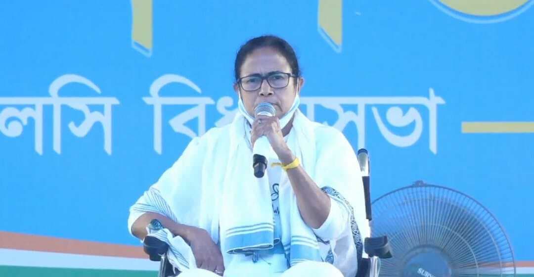 तो, मुश्किल में ममता बनर्जी, निजाम पैलेस में जाने और TMC कार्यकर्ताओं के हंगामे की रिपोर्ट दिल्ली तलब