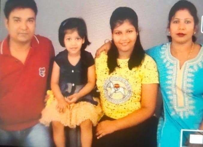 जमशेदपुर में दरिंदगी, पत्नी, दो बच्चों सहित 4 की हत्या कर शख्स फरार, पढ़ाने आयी ट्यूशन टीचर को भी मार डाला जमशेदपुर में दरिंदगी, पत्नी, दो बच्चों सहित 4 की हत्या कर शख्स फरार, पढ़ाने आयी ट्यूशन टीचर को भी मार डाला