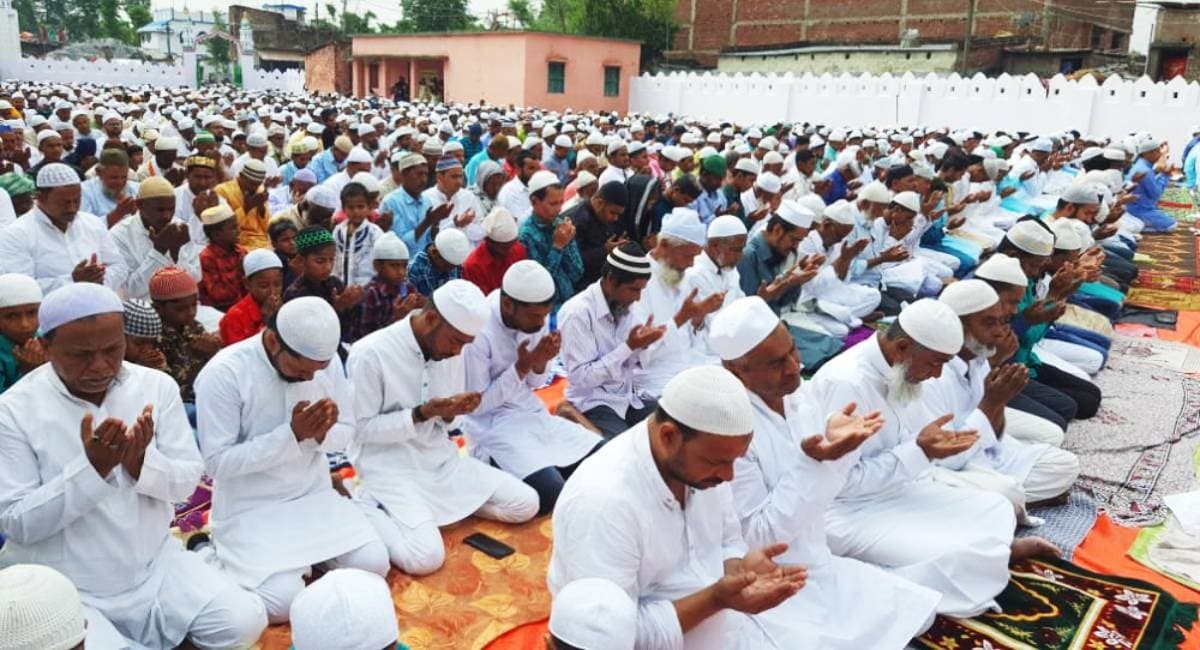 ईद-उल-अजहा का रोजा कल, खानकाहों और ईदगाह में नमाज की तैयारी पूरी, बकरीद को लेकर गुलजार हुआ खस्सी बाजार