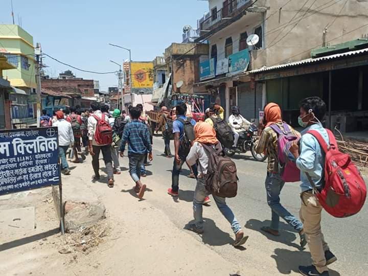 क्वारेंटाइन सेंटर में मजदूरों को नहीं मिला खाना, घर के लिए जबरन हुए रवाना, पुलिस ने रोका