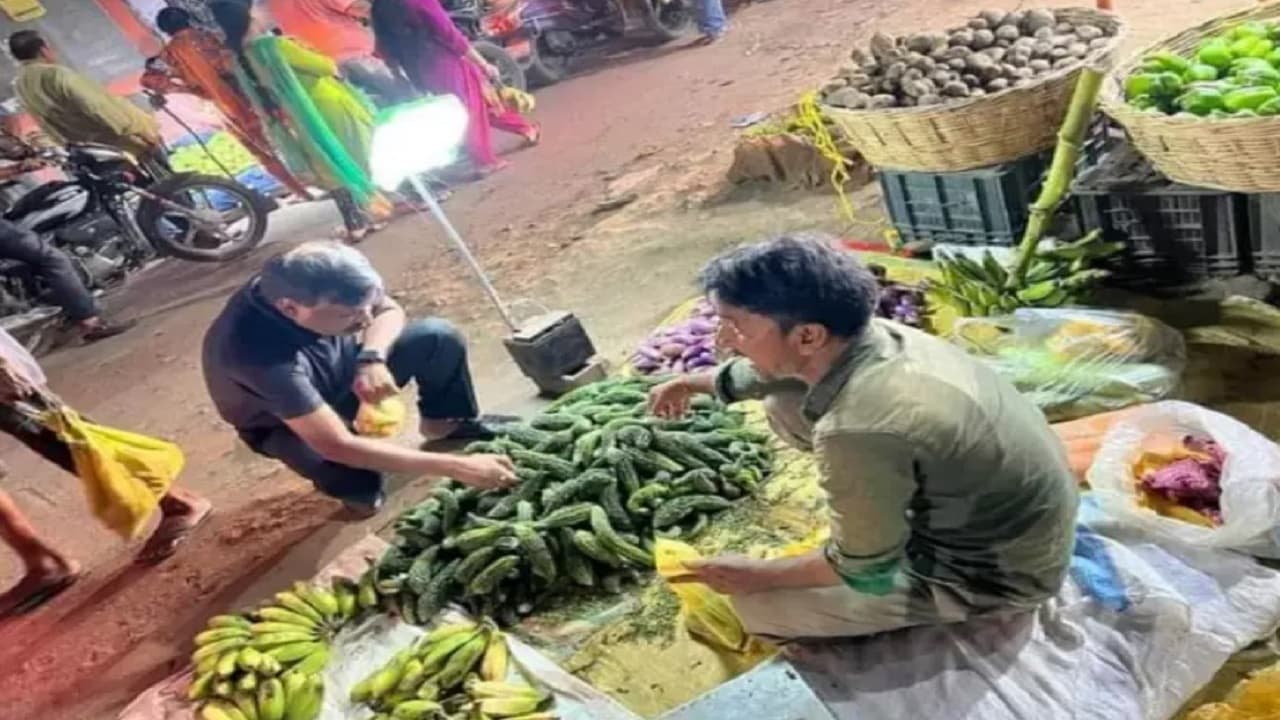 बिहार: बाजार में सब्जी खरीदते दिखे राज्य के सबसे 'ताकतवर' आईएएस, ऐसी सादगी की किसी ने पहचाना तक नहीं