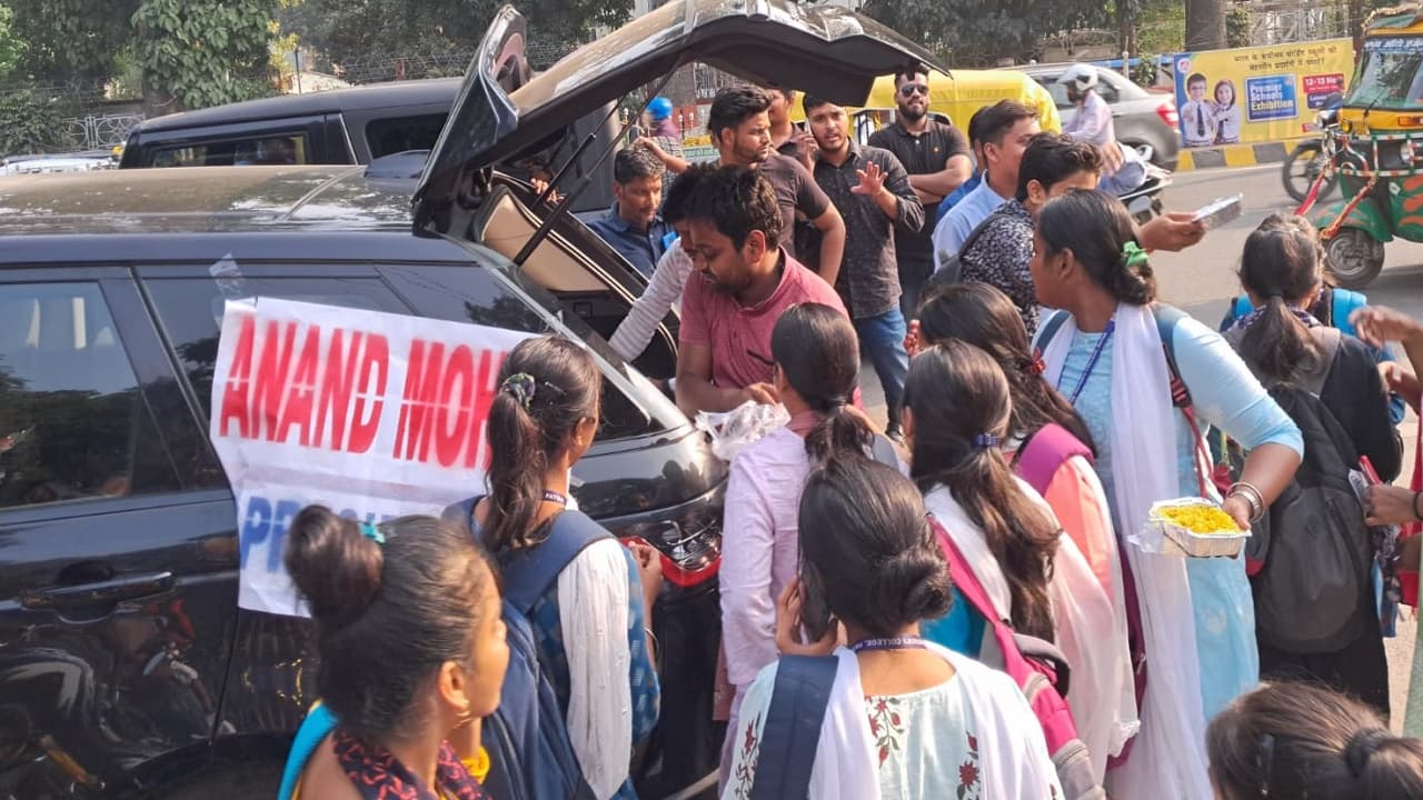 PU छात्र संघ चुनाव में वोटरों को लुभाने के लिए फ्री में गोलगप्पे-चाट व बिरयानी की व्यवस्था,देखें तस्वीरें