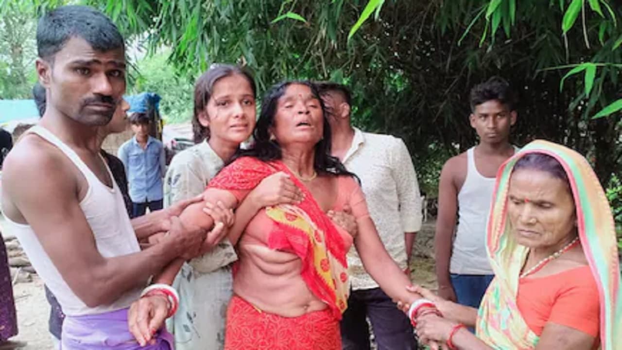 वैशाली में गंड़क नदी पार करने के दौरान बड़ा हादसा, 25 लोगों से भरी नाव डूबी, दो की मौत कई लापता