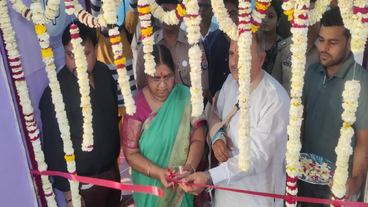 अलीगढ़ जिला कारागार को मिला पहला स्वास्थ एटीएम, अब बंदियों के हैल्थ का हो सकेगा रूटीन चैकअप