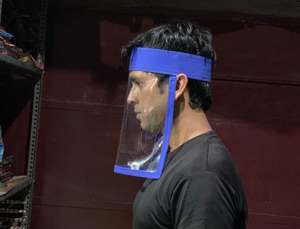 फेस सील से लैश होंगे कोरोना संदिग्ध के संपर्क में आने वाले स्वास्थ्यकर्मी, SHG की महिलाएं कर रही निर्माण