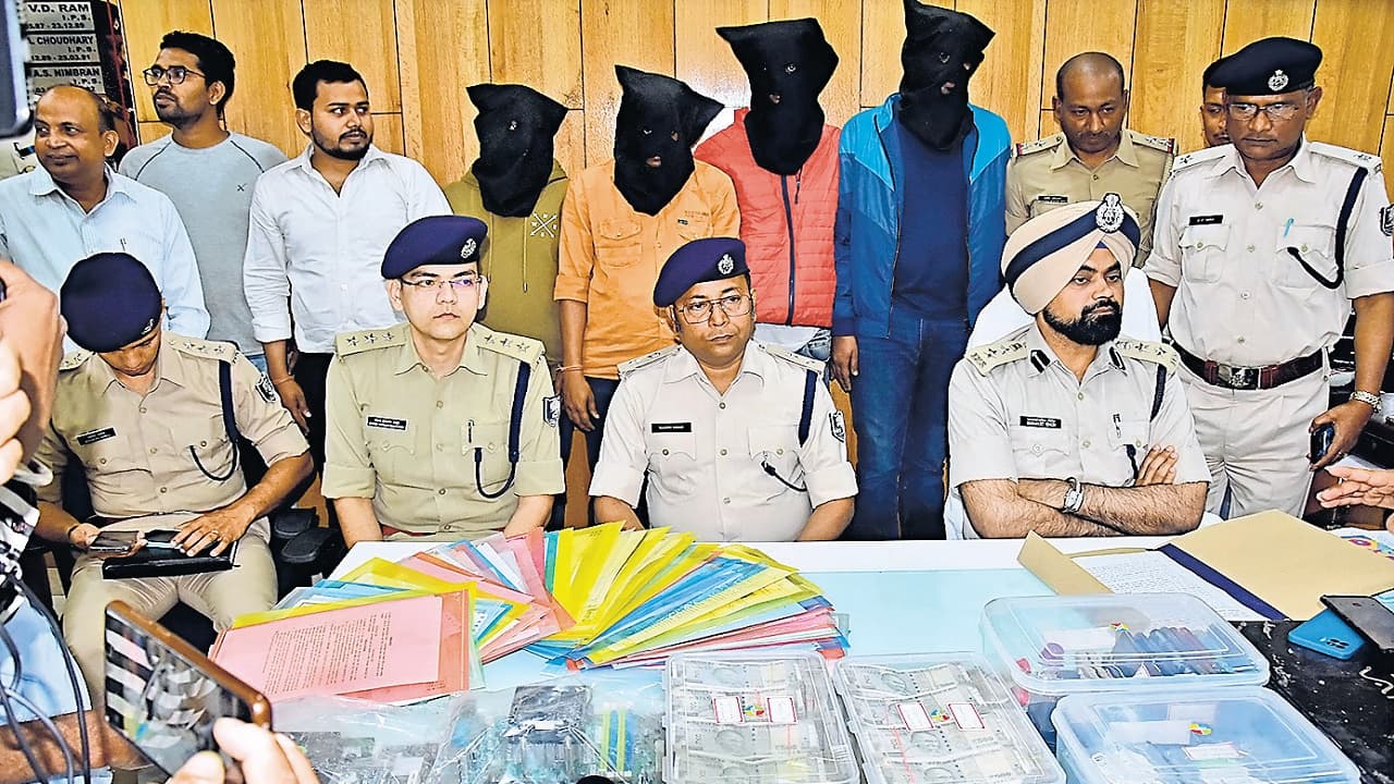 भागलपुर बम ब्लास्ट में मृतक और घायलों के परिजनों से मिलने पहुंचे चिराग, बोले- मुआवजा तुरंत दे सरकार