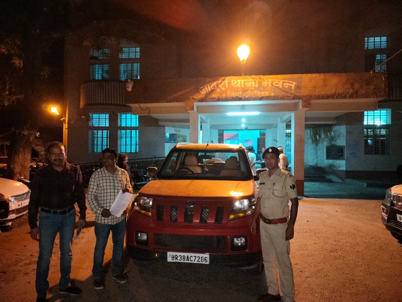 उत्पाद विभाग की नीलामी में खरीदे वाहन को हाइकोर्ट का आदेश बता उठा ले गया प्रशासन, अब पैसे डूबने का सता रहा डर