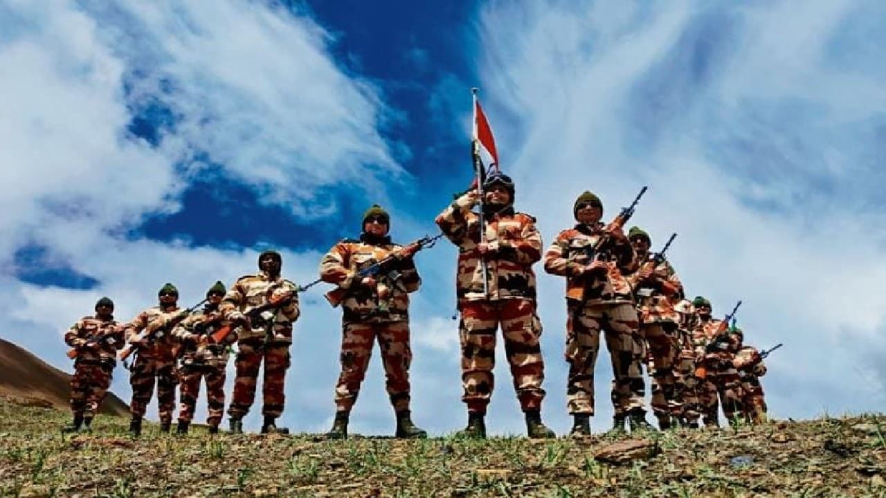 Azadi Ka Amrit Mahotsav: ITBP की महिला जवानों ने 17000 फीट की ऊंचाई पर तिरंगा यात्रा निकाली