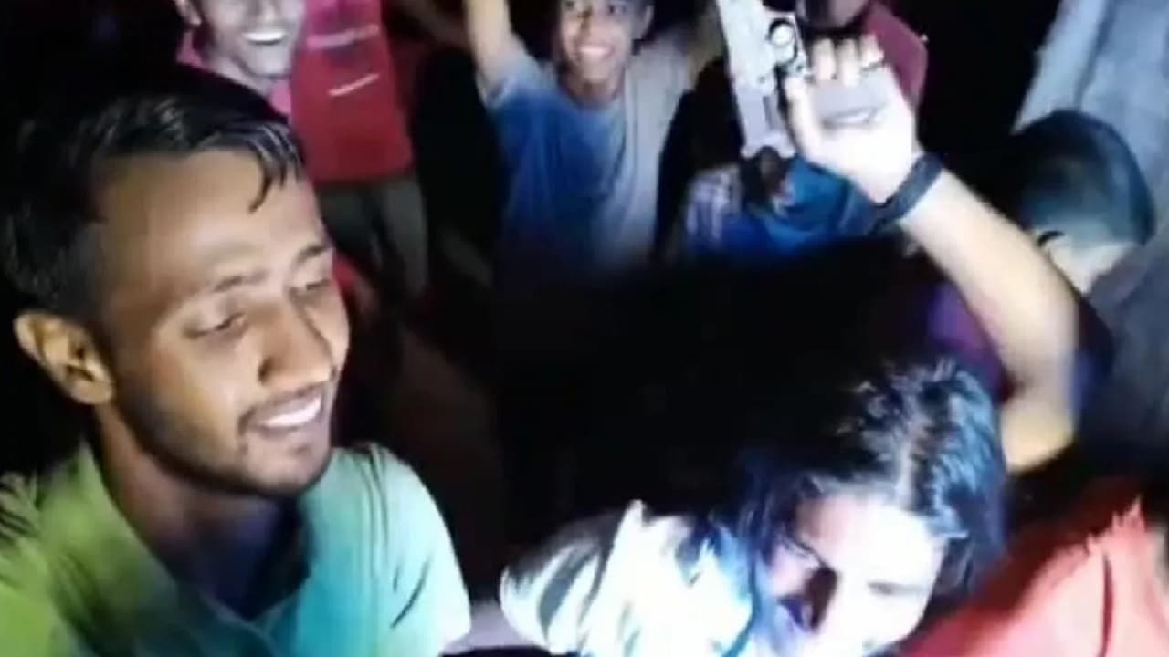 बिहार: शादी में किया तमंचे पर डिस्को, वीडियो वायरल हुआ तो पुलिस ने कर दिया खेल, जानें पूरा मामला