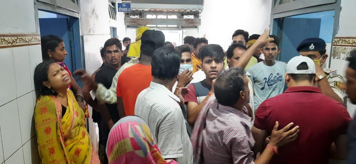 छत गिरने से घायल बच्चे को डॉक्टर ने बताया मृत, अंत्येष्टि के समय देखा तो चल रही थीं सांसें