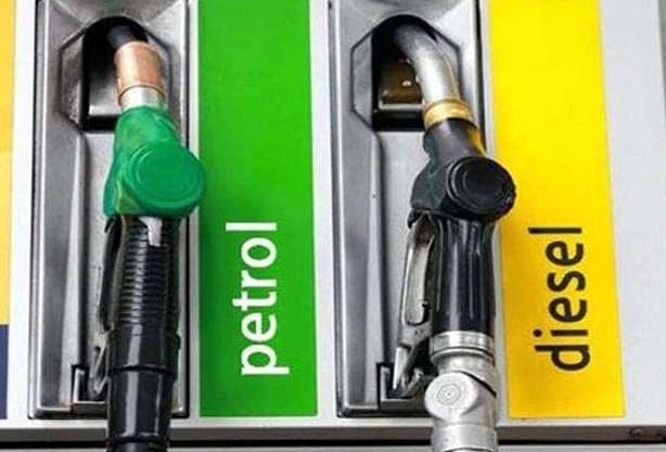 Petrol Diesel Price Today :  फिर बढ़ गये पेट्रोल - डीजल के दाम, जानें क्या हो गयी आपके शहर में कीमत
