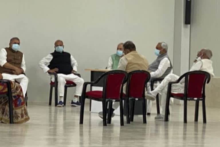 Bihar News: अचानक JDU कार्यालय पहुंचे CM नीतीश, बोले- कल कैबिनेट के विस्तार की संभावना नहीं