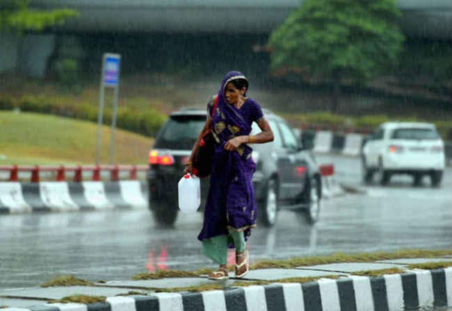 Weather Forecast LIVE : झारखंड में बूंदाबांदी जारी, बिहार में शाम से होगी झमाझम बारिश, जानें अपने शहर का हाल