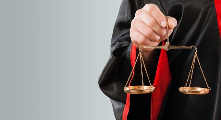 77 साल की महिला करनी चाहती हैं कानून की पढ़ाई, जानिए क्यों सुप्रीम कोर्ट में दायर की याचिका