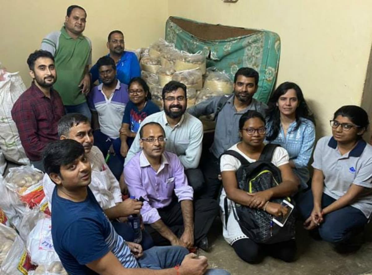 Coronavirus Outbreak: लॉकडाउन में ड्यूटी के साथ समाज सेवा भी कर रहे हैं बीएसएल कर्मी