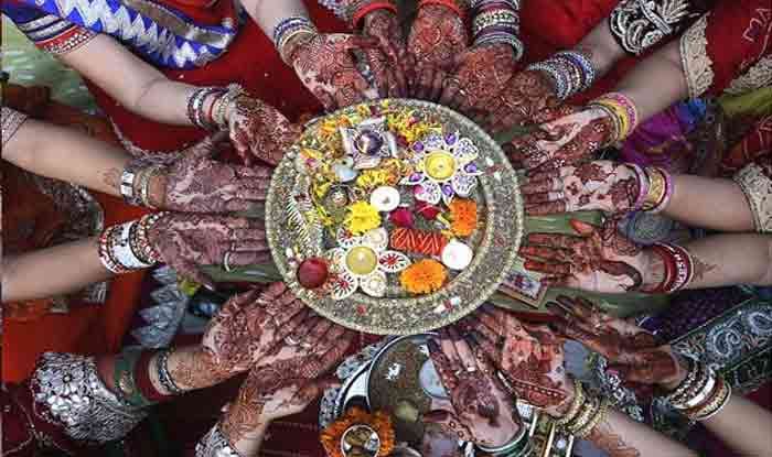 Hartalika Teej 2023: तीज और चौठचंद्र व्रत सोमवार को, सजने लगा बाजार, खरीदारी को लेकर उमड़ी भीड़