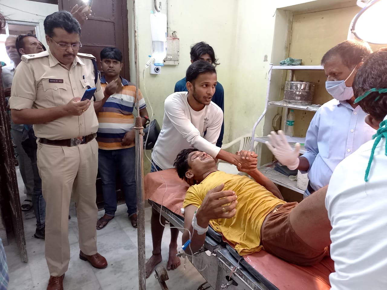 बिहार पंचायत चुनाव: वैशाली के लालगंज में बूथ पर हंगामा व गोलीबारी, युवक को लगी गोली