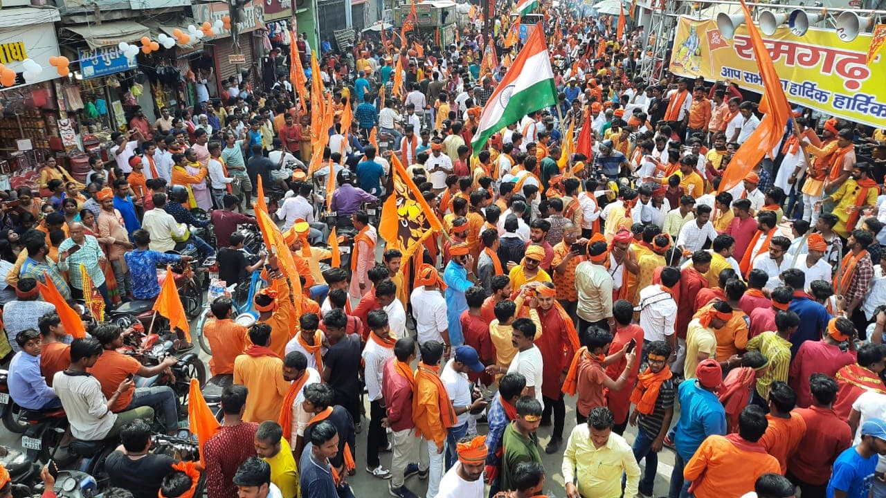 पटना महावीर मंदिर में फूलों की आसमानी बारिश के बीच प्रकट हुए रामलला, तीन लाख से अधिक उमड़े रामभक्‍त