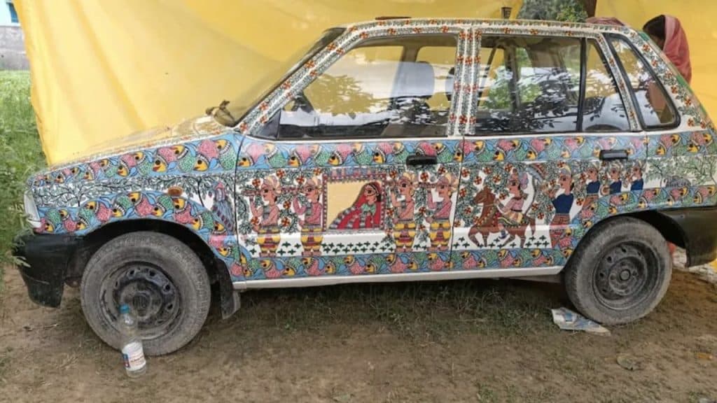 मधुबनी की खुसबू ने मिथिला पेंटिंग से सजा पुरानी कार को दिया नया लुक, देखकर लोग हैं हैरान