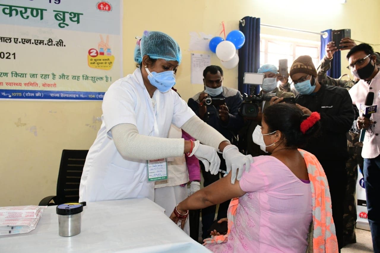 Corona Vaccination In Jharkhand : झारखंड में अब गर्भवती महिलाएं भी जुड़ेंगी कोराना टीकाकरण अभियान से, रांची में 16017 ने ली वैक्सीन