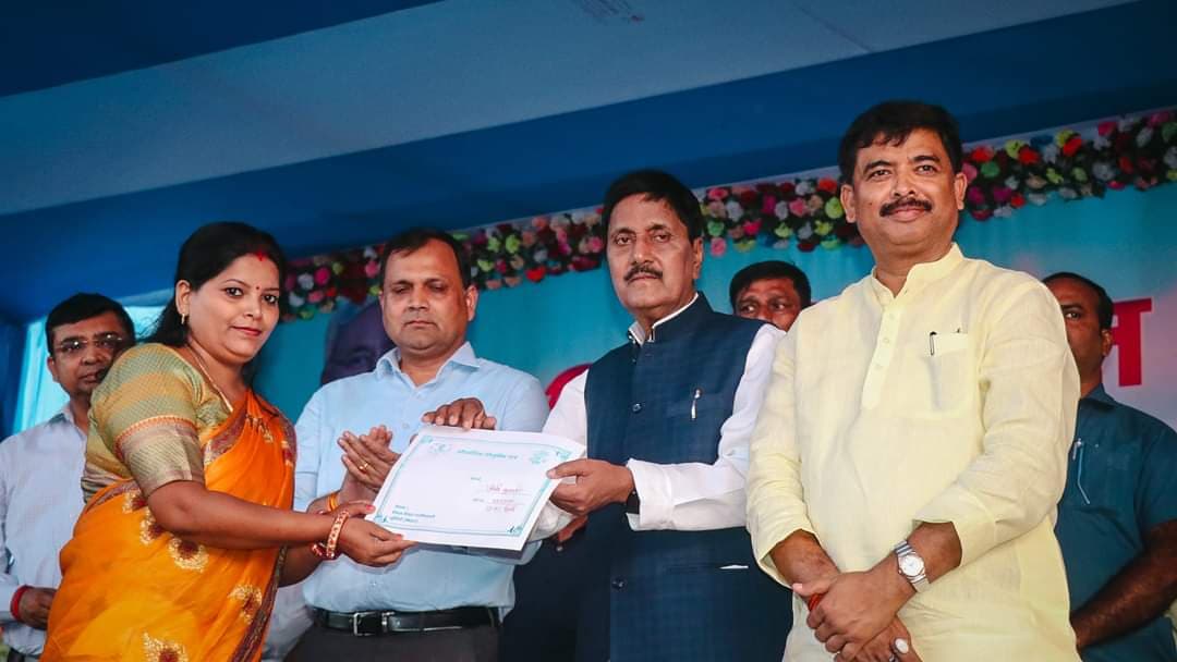 पूर्णिया में एक साथ जले तीन हजार से अधिक घरों में खुशी के दीये, नियुक्ति पत्र पानेवालों दिलाया गया संकल्प