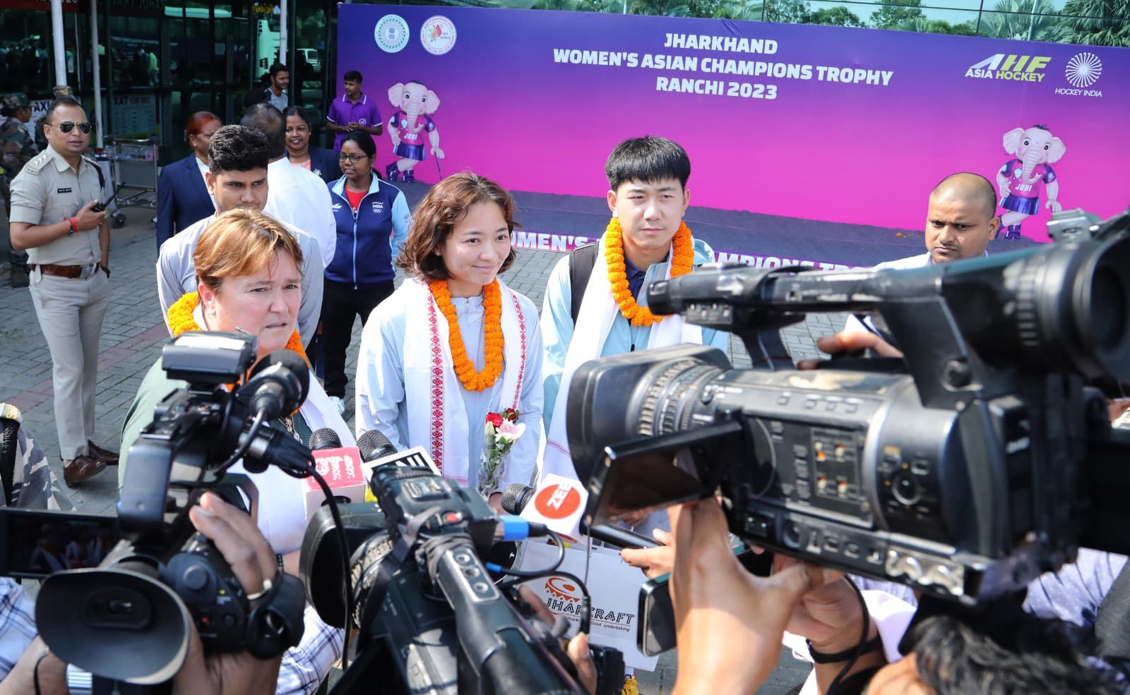 महिला एशियन हॉकी के लिए राजधानी है तैयार,बिरसा मुंडा एयरपोर्ट पर किया गया खिलाड़ियों का भव्य स्वागत