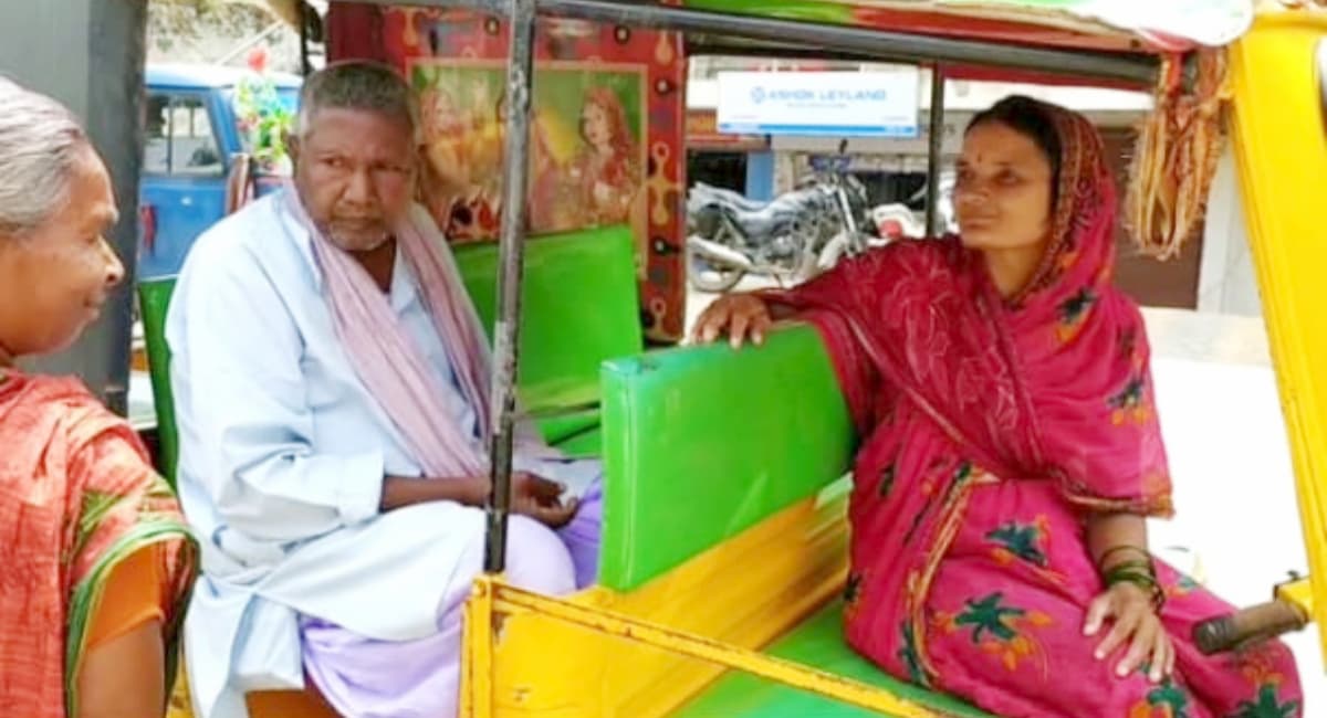 Mother’s day: टेंपो से बेटी को कोचिंग पहुंचा कर दिन भर सवारी ढोती हैं पूनम, पति की जिम्मेदारी भी उठायी