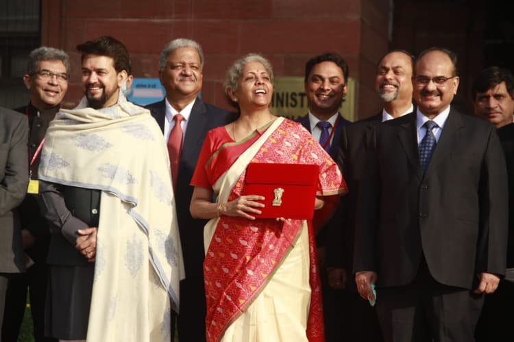 Union Budget 2021 : वोट पाने की चाहत नोट दिखाने की नीति पर मोदी सरकार का बजट