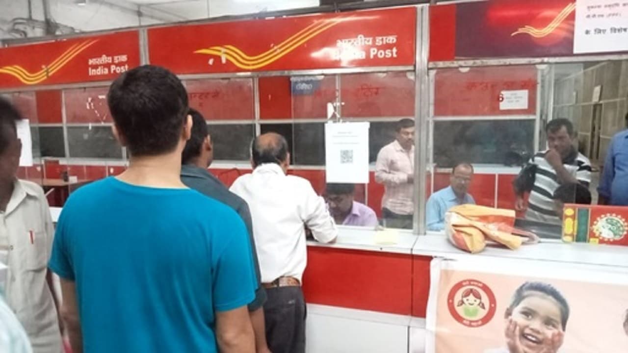Postal Department: डाकघरों में अब क्यूआर कोड से कर सकेंगे भुगतान, जानें क्या मिलेगा ग्राहकों को लाभ